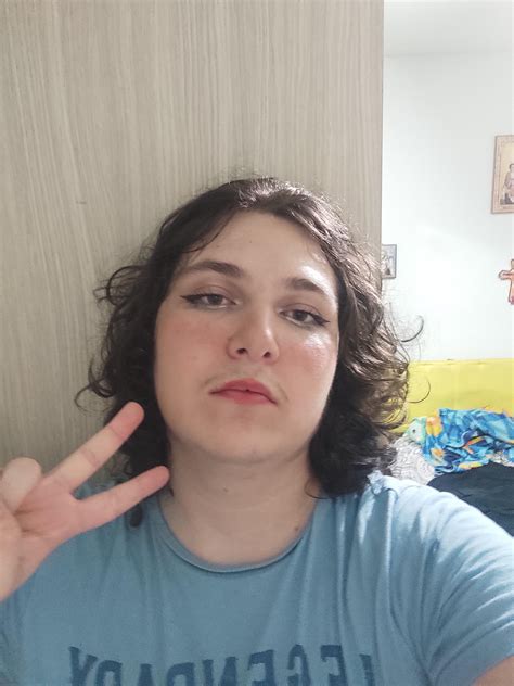 Hannah OWO inspired makeup : r/NonBinary